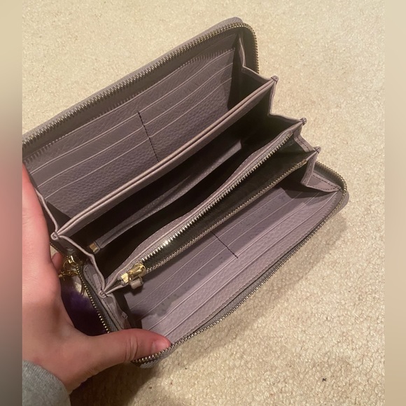 GUCCI 100% authentic zippy long wallet. Corners intact. EUC!! - Picture 5 of 8